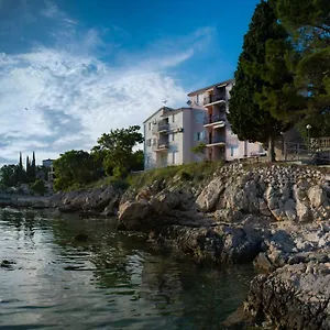 Lori Apartman