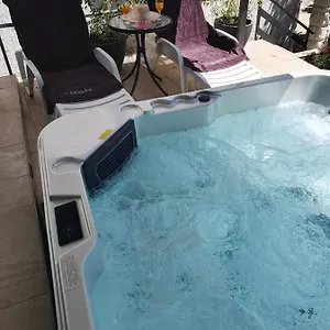  Apartment Dora